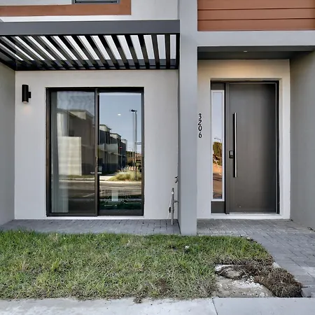 New Great Townhouse In The Hub Villa